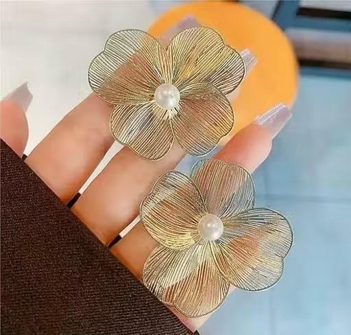 Soft Glow Flower Studs