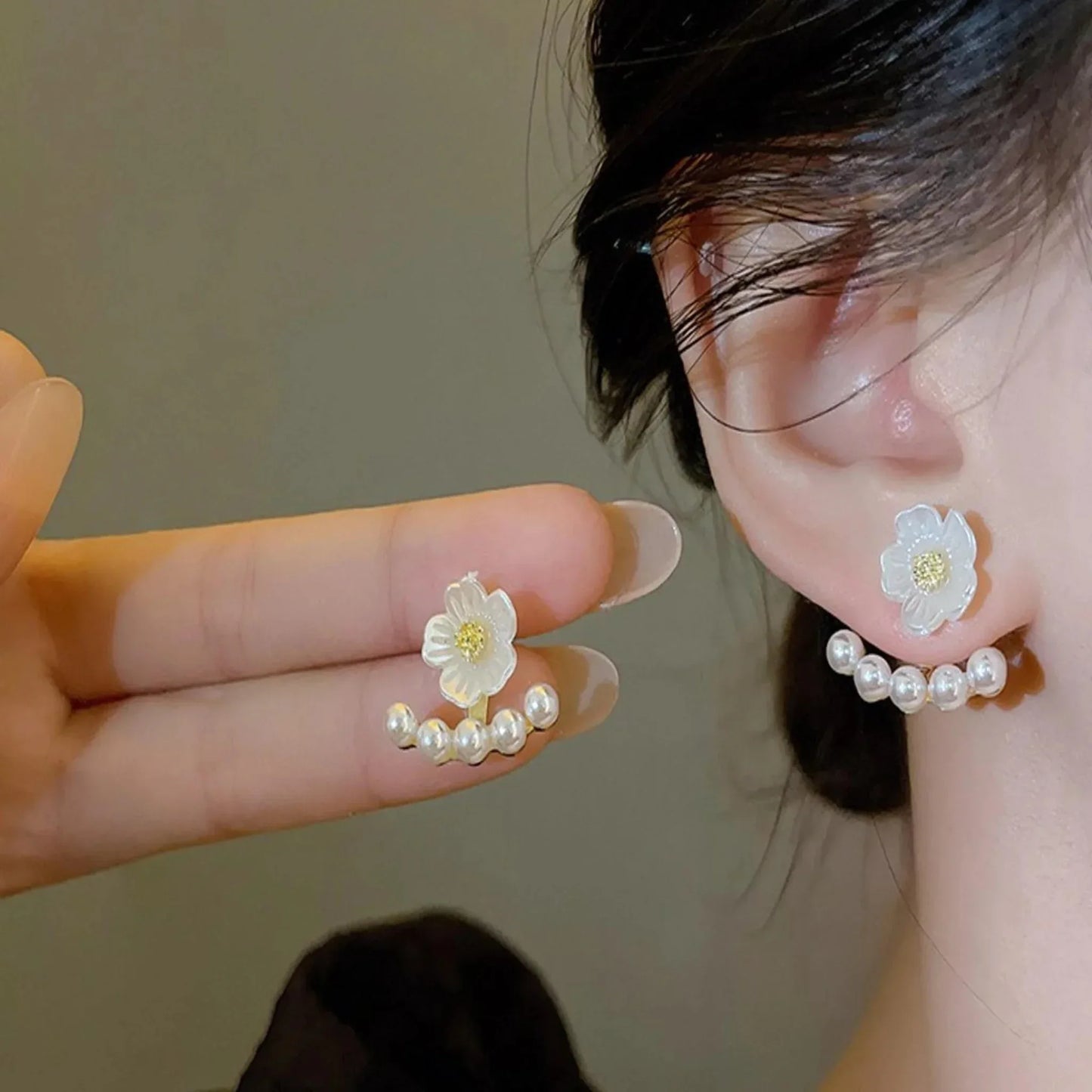 Blossom Pearl Arc Earrings - Kaliido