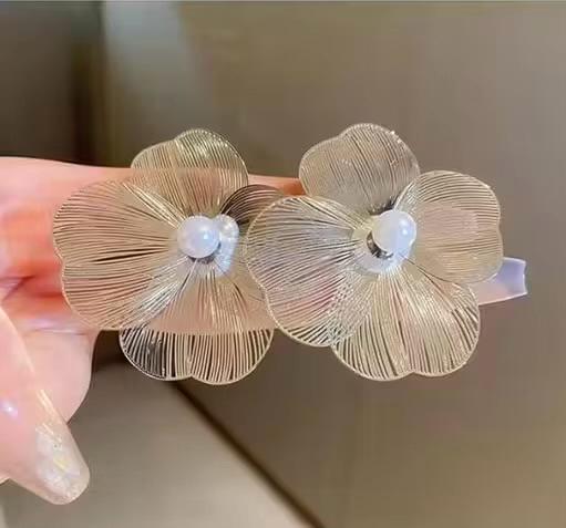 Soft Glow Flower Studs