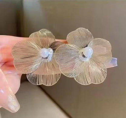 Soft Glow Flower Studs