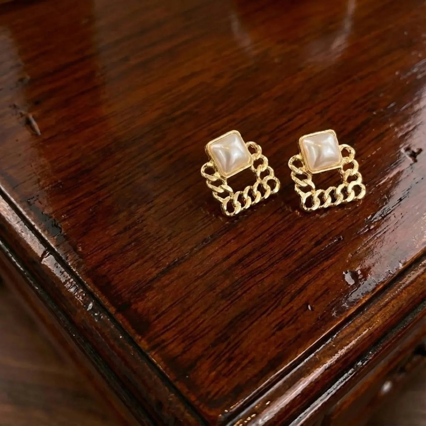 Classique Square Pearl Studs - Kaliido