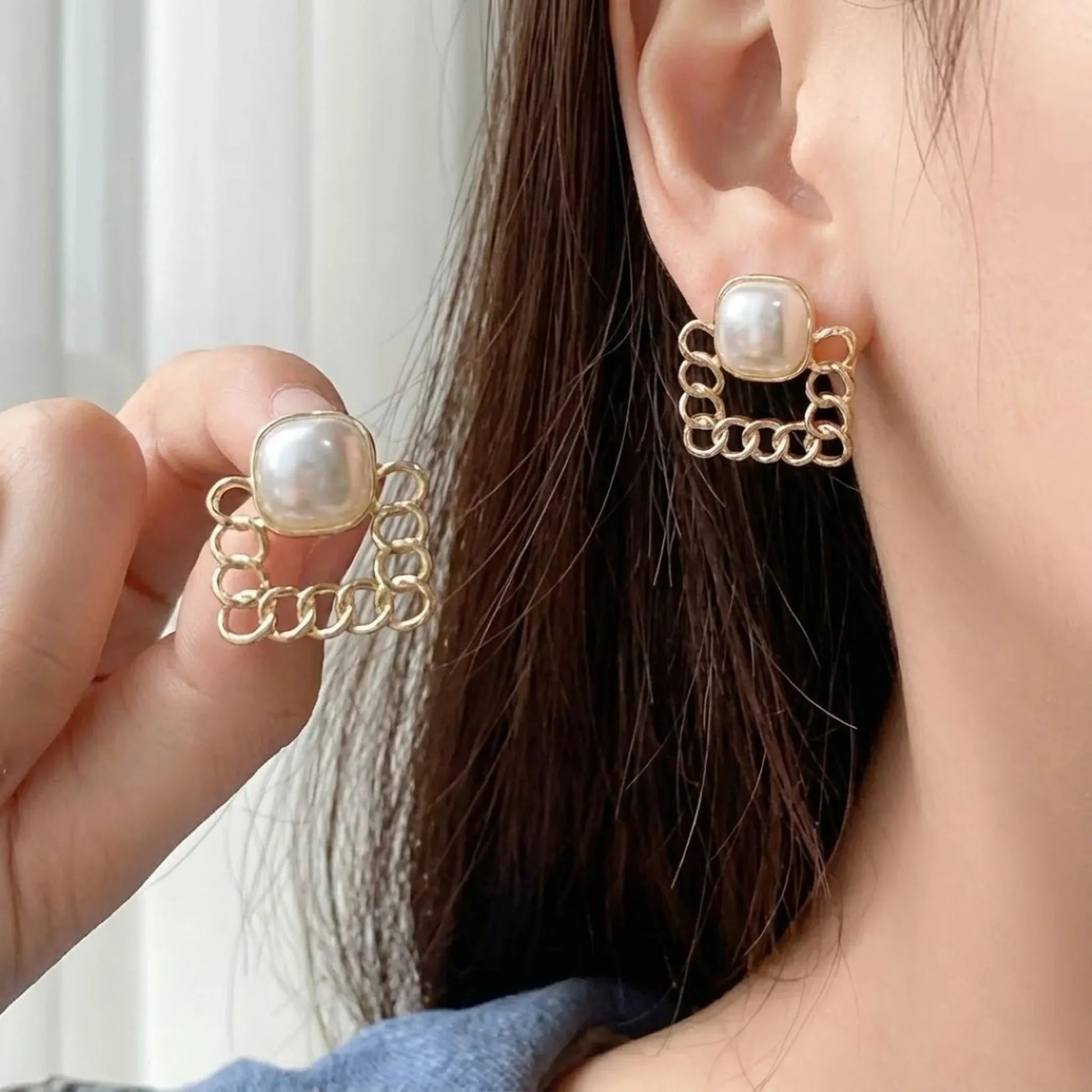 Classique Square Pearl Studs - Kaliido