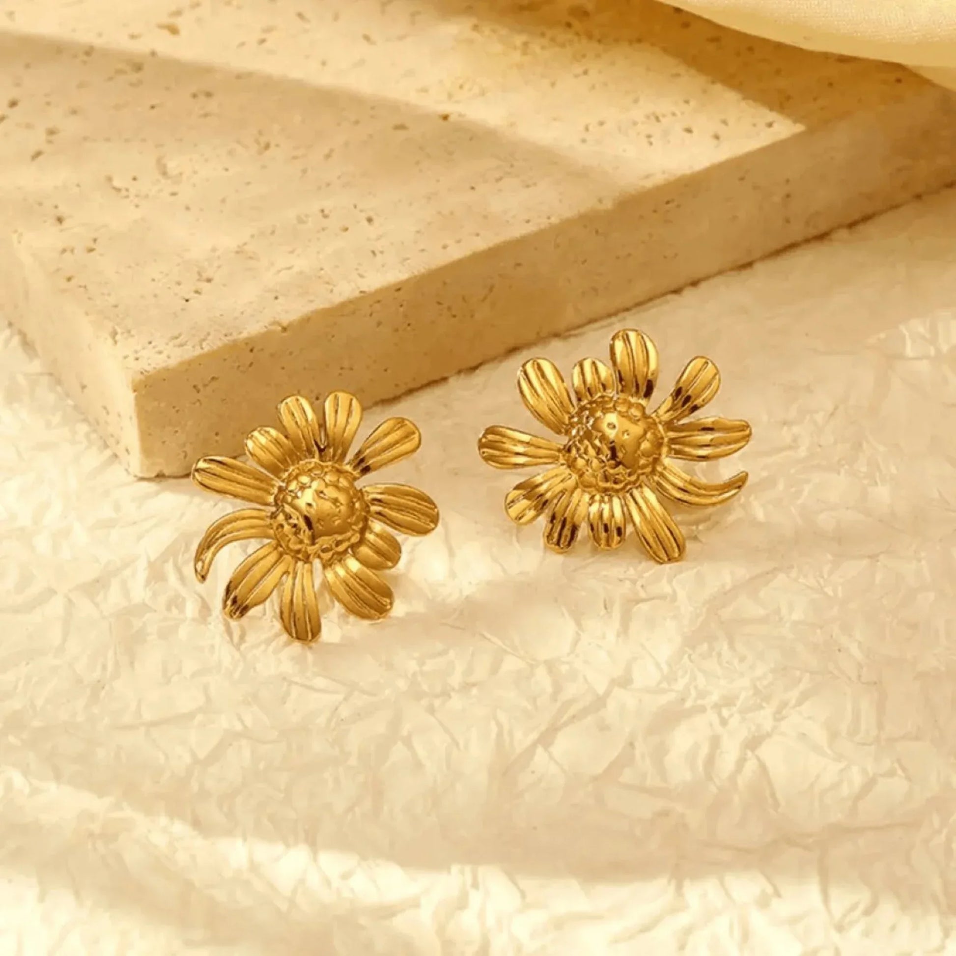 Honey Petal Studs - Kaliido