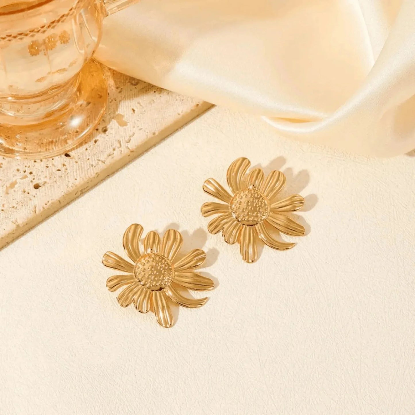 Honey Petal Studs - Kaliido