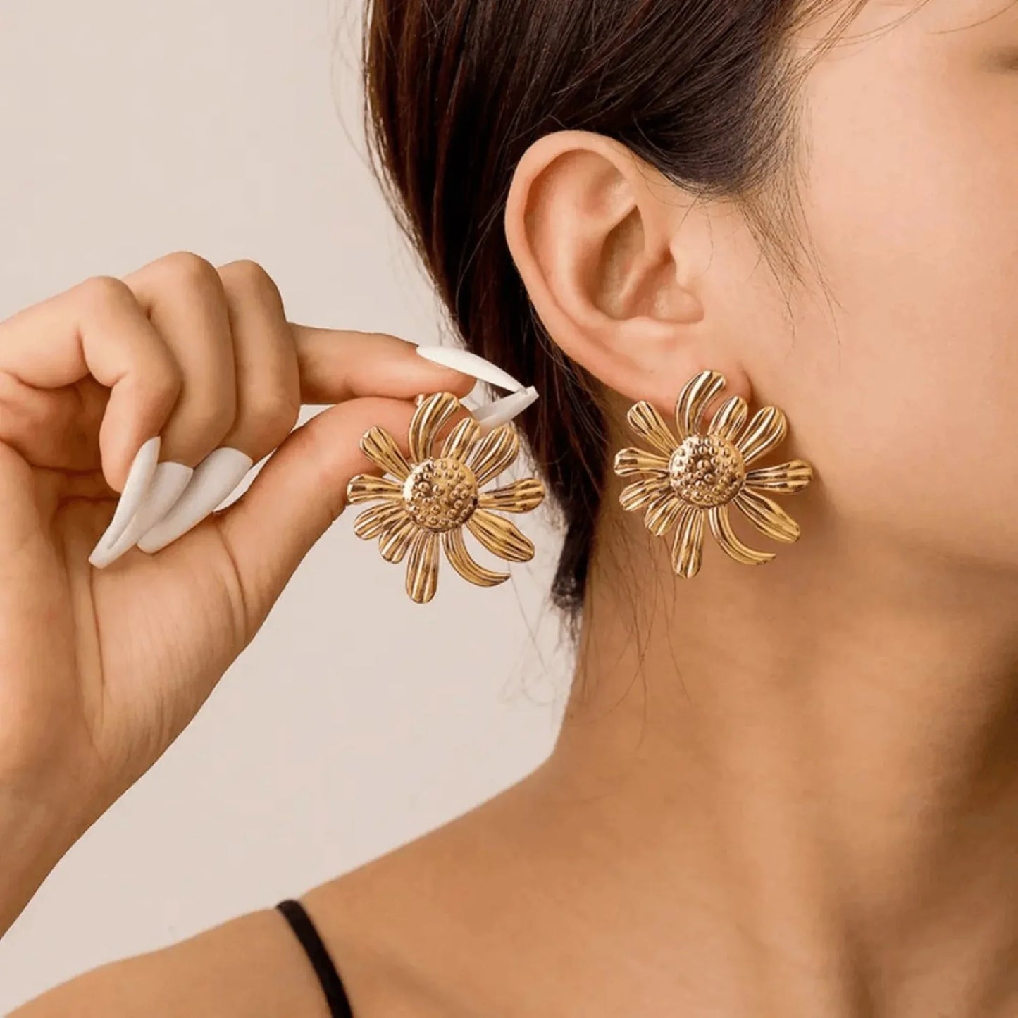 Honey Petal Studs - Kaliido