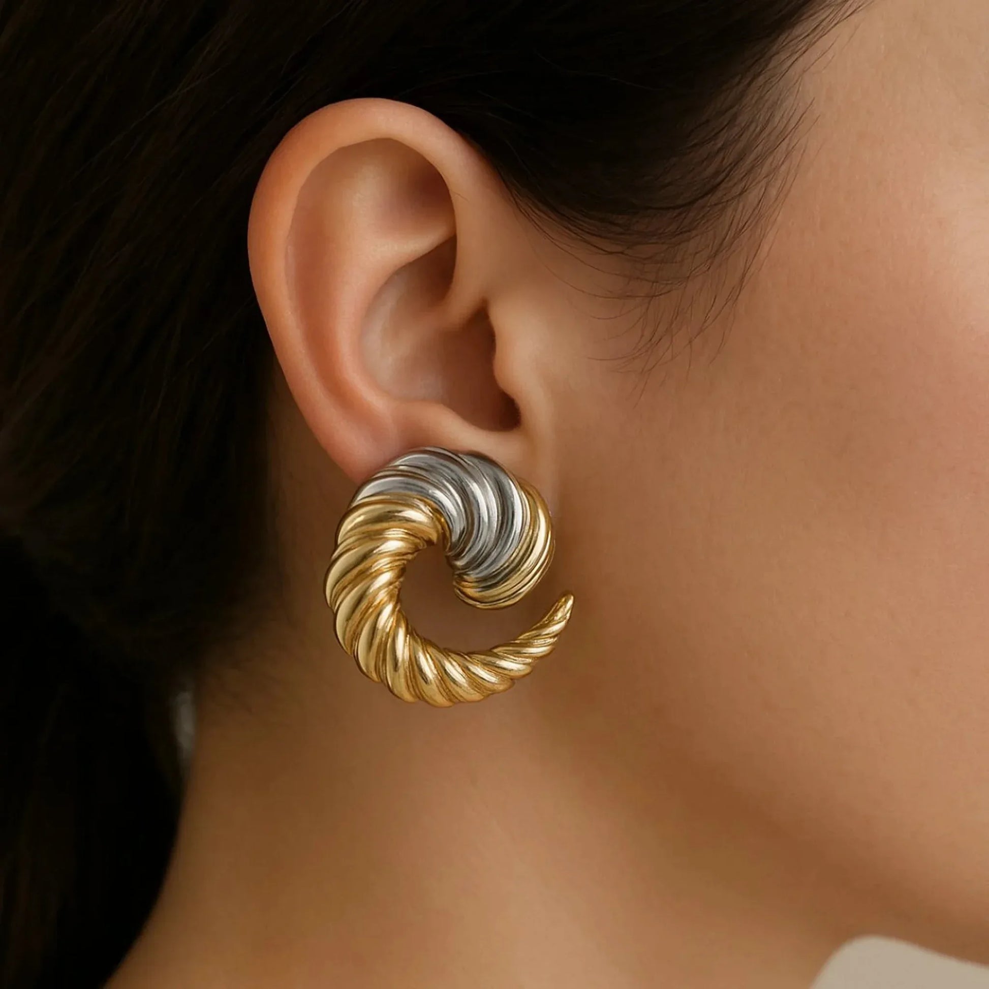 Twist Of Elegance Earrings - Kaliido